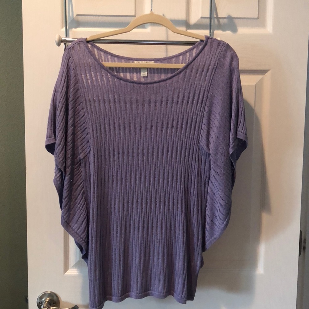 Lavender stitched bellowing sleeve top